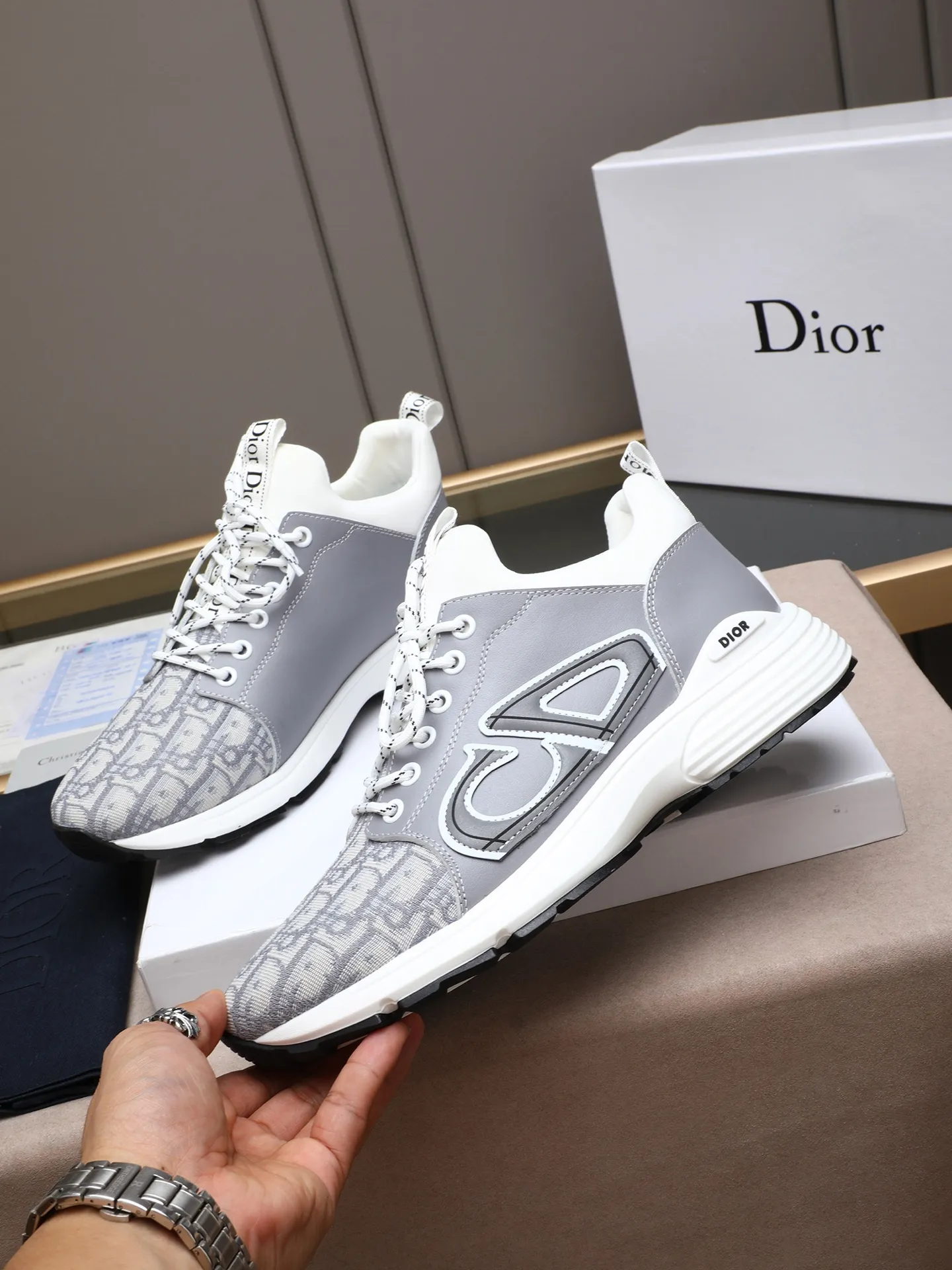 Men's shoes 💰460 💰Dior [Dior] 😘😘High-end series of casual men's shoes, simple and elegant👍👍👍The upper is made of first-layer genuine leather spliced ​​with Dior's special material [sun][sun]; imported first-layer sheepskin lining; special outsole, wear-resistant, lightweight, the overall design is harmonious and unified without lacking personality 👣🌟✨You deserve it! 5 colors😍Sizes 38~44. (45 custom-made) The picture above is a big seller🔥🔥🔥